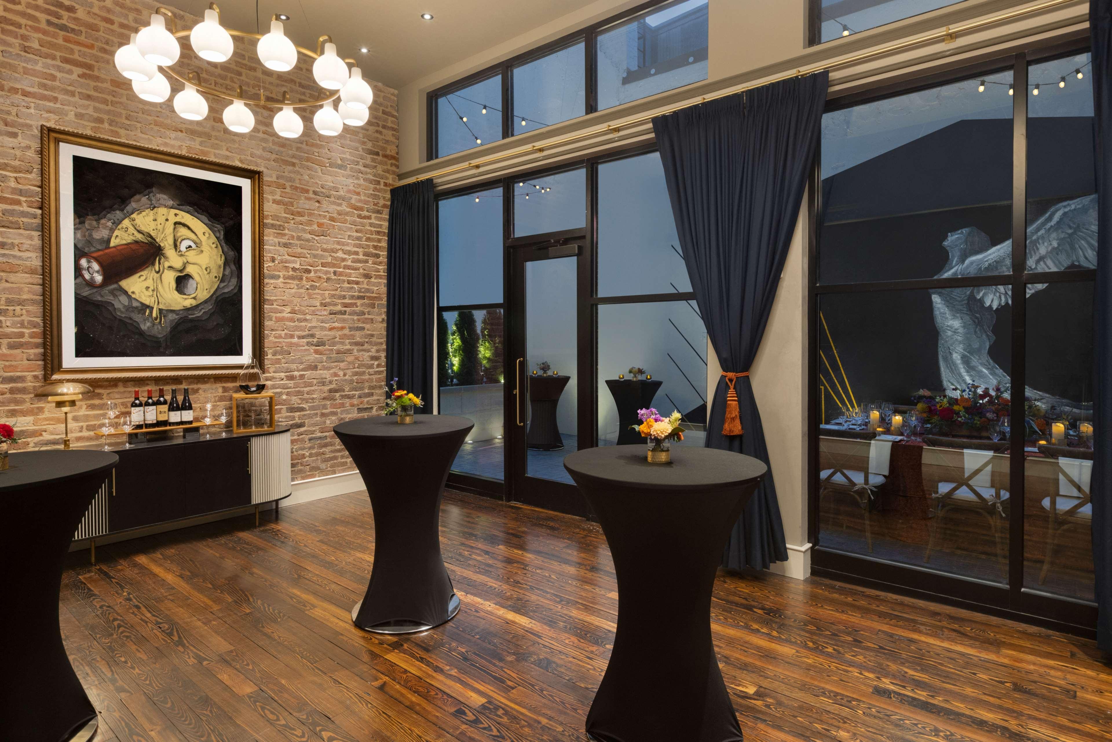 106 Jefferson Huntsville, Curio Collection By Hilton Exterior photo